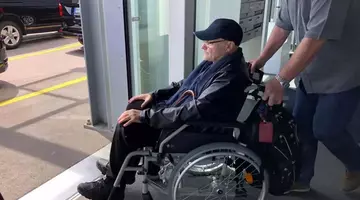 Marele artist, iubit de mii de români, a ajuns în scaun cu rotile. „Tot ce putea merge prost, a mers. Rinichii au început să cedeze”. A trecut prin 5 operații