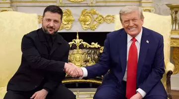 Schimbul neașteptat de cadouri dintre Volodimir Zelenski și Donald Trump. Ce i-a oferit Președintele Ucrainei liderului SUA și cum i-a răspuns Președintele American. Ambele obiecte au o puternică încărcătură simbolică