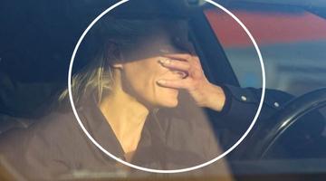 S-a aflat că divorțează, iar acum a fost prinsă plângând la volan! Soțul ei a depus deja actele de divorț! Ce a mai ieșit la iveală, între timp, despre mariajul lor