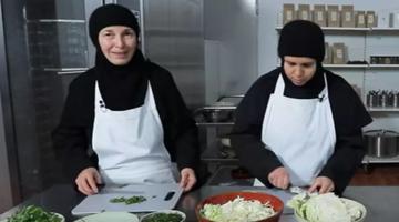 Cea mai bună salată de post, după rețeta măicuțelor de la Mănăstirea Nera! E plină de vitamine, sățioasă și se face din ingrediente ieftine