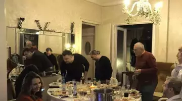 Cum arată apartamentul de lângă Cișmigiu în care a locuit Horia Moculescu. Ce avea compozitorul pe tot peretele, în sufragerie