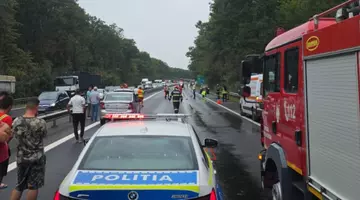 S-a aflat cine sunt tinerii care au murit loviți de TIR pe A1. Au fost identificați, însă asta nu e tot! Camerele de supraveghere arată ce au făcut cu doar câteva secunde înainte de tragedie... S-au luat în brațe, iar ce a urmat este tulburător!