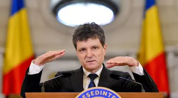 Imagini nemaivăzute din trecutul lui Nicușor Dan. Cum se distra președintele în tinerețe, la Vama Veche / FOTO