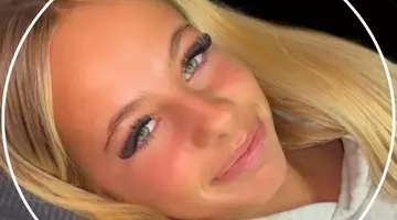 Giulia are 14 ani și e fiica unui politician celebru! Toți românii îi știu pe părinții ei! Sunt faimoși și bogați amândoi, dar pe ea puțină lume a văzut-o. Îți dai seama cu cine seamănă?