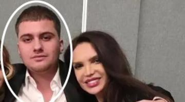 Uită-te bine la tânărul din imagine! La 23 de ani, s-a pozat alături de Cristina Spătar, la un eveniment din Milano. E român și toată lumea îl știe de când era mic. Îți dai seama cine e?