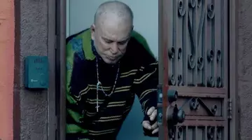 A rămas fără bani, fără prieteni, fără tot! Are datorii uriașe și nici nu mai iese din casă. Spune sincer, îl mai recunoști? Cea mai recentă poză cu el s-a viralizat pe internet / Foto