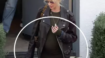 Wooow, ce veste!! La 47 de ani o să fie din nou mămică!! Bebe nr. 3 e pe drum