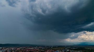 Prognoza meteo pentru următoarele 2 săptămâni anunță furtuni în mai multe zone: cum va fi vremea în perioada 6–19 iulie 2026