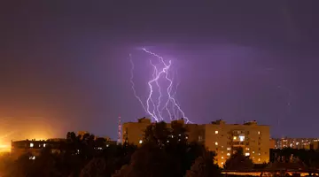 Ploi torențiale, grindină și vijelii în 37 de județe și București până la noapte. Harta zonelor vizate de avertizarea meteo ANM cod galben
