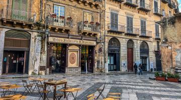 Orașul din Italia care se vizitează la pas: este mai ieftin și mai frumos ca Roma sau Barcelona