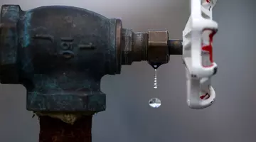 Peste 100.000 de oameni rămân fără apă 24 de ore, în şapte cartiere din Galați, din cauza nivelului scăzut al Dunării