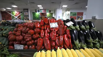 Cât costă să cumperi ingrediente pentru 10 borcane de zacuscă: calculul pentru rețeta tradițională cu vinete, ardei kapia, gogoșari și ceapă