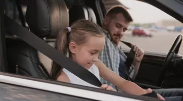 Cine este obligat să poarte centura de siguranță. Amenda pentru cei care nu respectă regula e de 405 sau 607,5 lei
