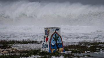 Super-taifunul Bavi mătură insulele din Oceanul Pacific cu vânt și de 290 de km/h. Locuitori baricadați în case, zborurile complet anulate