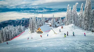 Românii au 4 zile libere la finalul lunii viitoare. Cât costă un sejur în stațiunile din țară în minivacanța de Sf. Andrei și 1 Decembrie
