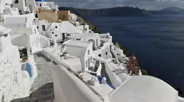 Vile fantomă în Santorini, curse cu taxiul de 175 de euro și note de plată umflate la restaurante: țepele pe care le pot lua turiștii în Grecia