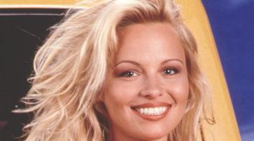 Pamela Anderson a împlinit 59 de ani și își amintește despre episoadele de violență domestică și întâlnirea controversată cu Vladimir Putin