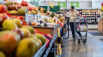 Salariată la supermarket în Elveția, despre salariul de 4750 de euro pe lună: „Este un salariu corect? Sincer, nu.”