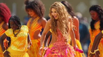 Cum a apărut Shakira la finala Cupei Mondiale FIFA 2026. Imaginile cu artista desculță pe scenă au devenit virale