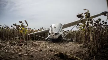 „Eram prea beat, nu-mi amintesc nimic! N-am permis, n-am pilotat nici pe simulator”. Declarațiile tânărului care a furat un avion Cessna și a aterizat cu el lângă centrala nucleară Paks