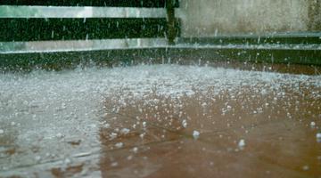 Ploi torențiale, grindină și vijelii în București și mai multe județe. Harta zonelor vizate de avertizarea meteo ANM cod galben