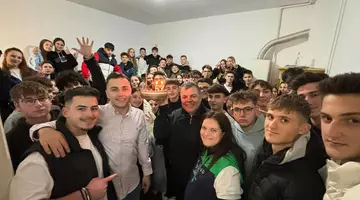 Cum a reușit profesorul Mihail Iordache – Bossul din Câmpina – să scoată pe bandă rulantă elevi de nota 10 la Bacalaureat: „I-am ținut în cantonament până i-a luat somnul”