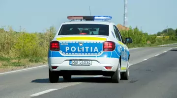 Dublă crimă într-o casă din Comănești, în Bacău. Un bărbat și-a omorât soția și cumnata
