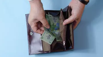 Pensie anticipată fără penalizări: reducerile speciale de care beneficiază femeile cu copii