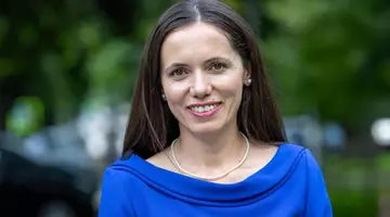 Imagini cu apariția Mirabelei Grădinaru la Chișinău. Partenera lui Nicușor Dan a ales o ținută în ton cu Maia Sandu