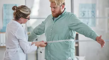 ,,Nu există o competiție între bisturiu și pastilă”. Cum se tratează, de fapt, boala care va lovi 11 milioane de români până în 2030
