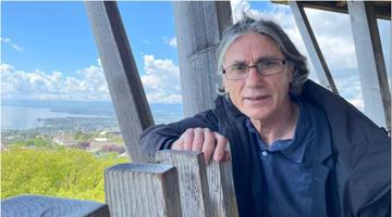 Un șofer de autobuz român a fost nominalizat la Premiul Literar Prince Pierre de Monaco 2026. Marius Daniel Popescu își poate câștiga locul printre somitățile Franței