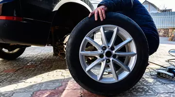 Cum a rămas Liana fără o roată pe autostrada spre Sibiu: „Ce naiba se aude?” Greșeala pe care o fac 90% dintre vulcanizări