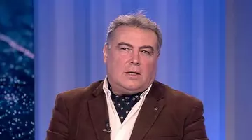 "N-am fost singur în nici o gară". Adrian Cioroianu și-a refăcut viața după divorțul de Daniela Nane și mulți au fost curioși să afle detalii despre femeia din viața lui. Dezvăluirea i-a luat pe mulți prin surprindere și tot acum a rupt tăcerea despre femeile din viața lui: "Eu cred că femeile sunt...". Continuarea a stârnit un val de comentarii