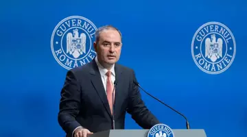 Wow, cine ar fi crezut? Alexandru Nazare (45 de ani), ministrul de Finanțe, se va căsători cu o artistă tânără, foarte frumoasă și...cunoscută! Cine este, de fapt, femeia care l-a cucerit iremediabil pe politicianul pe care tabăra Bolojan și l-ar dori premier