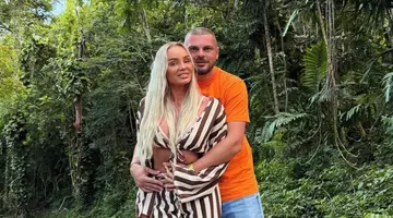 Imagini cu Maria Constantin în costum de baie. Cântăreața în vârstă de 38 de ani a renunțat la costumul popular pe plajele din Jamaica
