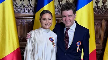 Cât costă rochia purtată de Laura Cosoi la recepția de la Palatul Cotroceni de 1 Decembrie. Actrița a fost criticată: „Ai fost la discotecă?”