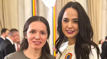 Mirabela Grădinaru, înconjurată de vedete la recepția de la Palatul Cotroceni de Ziua Națională. Partenera lui Nicușor Dan a purtat gri