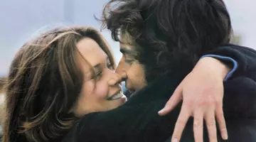 Tragedie de nedescris!  CONFIRMAT acum! Uriașul actor, adorat de români, ȘI-A LUAT ȘI EL VIAȚA! Cauza este una din cele mai groaznice din lume! Ce SECRET DEVASTATOR a ascuns peste 20 de ani, cumplit!