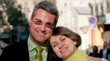 Cine e femeia care „îl întreține” pe Dragoș Pîslaru. Povestea discretei soții care câștigă de trei ori mai bine decât politicianul, mâna forte a familiei lor cu patru băieți