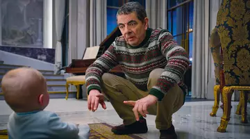 Îl recunoști, da? Aici avea 17 ani, acum a împlinit 71! E un nume uriaș, nu e om să nu-l cunoască, nu e om să nu-l iubească! E plin de bani, dar comoara lui e familia: două soții, trei copii