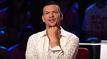 Cuvântul genial, dar interzis, pronunțat de Tudor Chirilă la PRO TV, în live-ul de la Vocea României! Bartoș și Smiley au rămas mască! Mesajul codificat care a aruncat Internetul în aer.