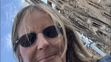 O recunoști pe celebra actriță? S-a iubit cu Mel Gibson pe marele ecran, dar în viața reală a divorțat după doar un an. Acum și-a regăsit dragostea din tinerețe