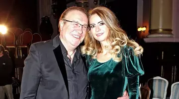 Trecutul neștiut al Alinei Cotabiță, văduva lui Gabriel Cotabiță, reținută într-un dosar de proxenetism! Imagini rare de la nuntă. Câți ani are, unde lucrează, și cum l-a abordat pe regretatul artist. Ea a făcut primul pas