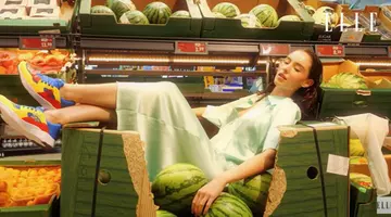 De la produse iconice la fashion: Cum transformă Alexandra Șipa universul Lidl într-o colecție-capsulă inedită