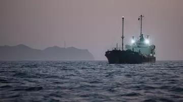 Petrolul continuă să circule în ciuda crizei din Ormuz. Operațiunea secretă a SUA care ține prețurile sub control