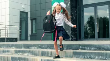 Cele mai importante schimbări care-i așteaptă pe elevi în acest an școlar: fără manuale, cu Bacalaureat decalat, evaluare standardizată și materii noi. Cum rămâne cu bursele și admiterea la liceu