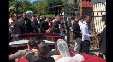 Nunta mare în showbiz.  Cantareata iubita de romani se casatoreste ACUM. Primele imagini CU ROCHIA IMPRESIONANTA