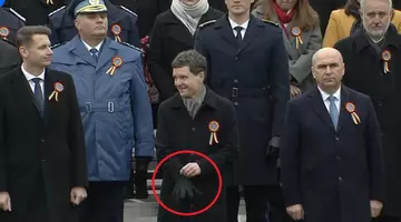 Nicusot Dan , gest RAR la PARADA!! Nu s-a mai intamplat asta cu un presedinte in ultimii ani