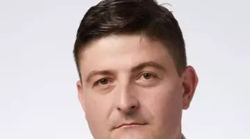 Omul propus ministru la Apărare și-a început cariera la Vara Ispitelor. Dansa lasciv cu Cosmina Păsărin la PRO TV și a ajuns să fie înșelat de vedeta TV