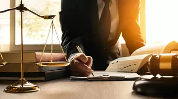 Greșeala care te lasă fără moștenire, chiar dacă ești copilul legal. Mulți români află prea târziu